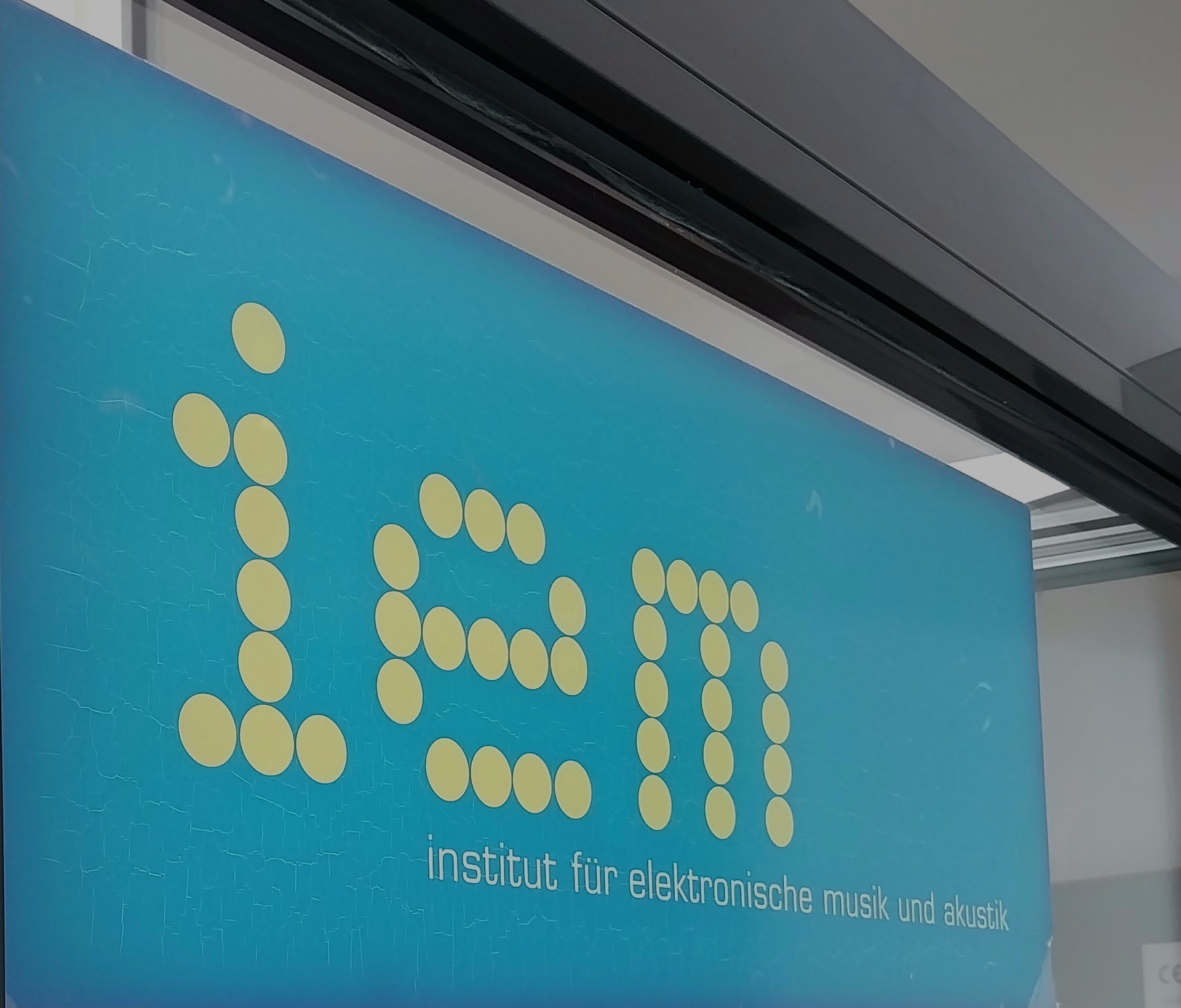 El Dr. Alejandro Albornoz realizó visita académica al IEM